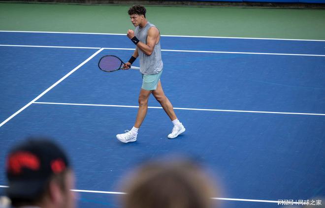 前臂贴肋不 前臂贴肋不